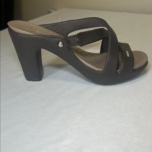 NEW Crocs Cyprus IV Open Toe Strappy Slides High Heels Brown Sandals Size 7